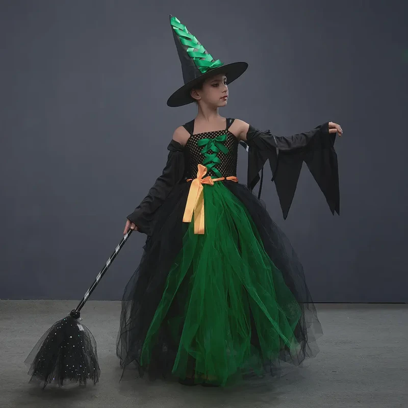 Little Witch-Themed Birthday Party Costume (3)